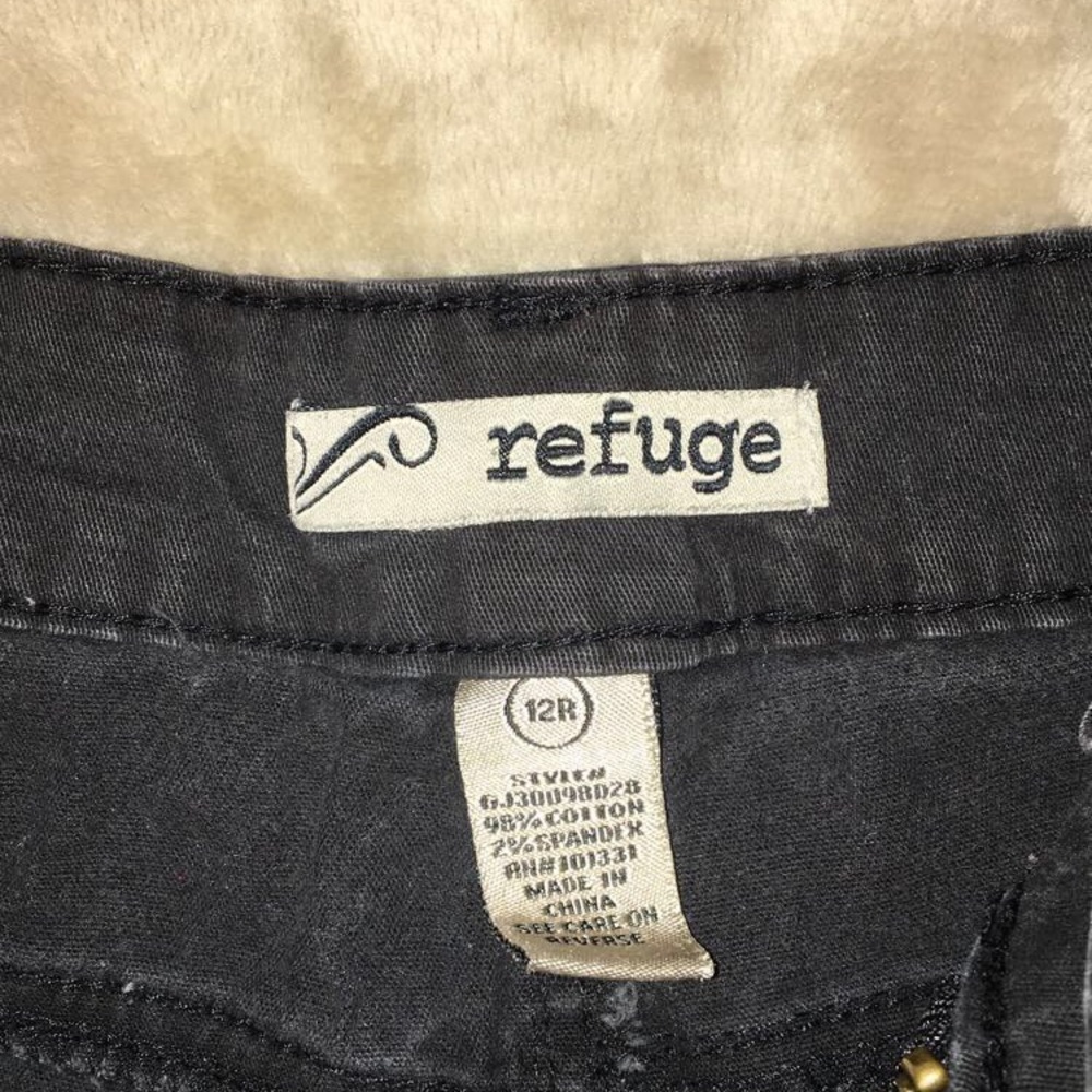 BLACK SHORTS - Picture 3 of 3